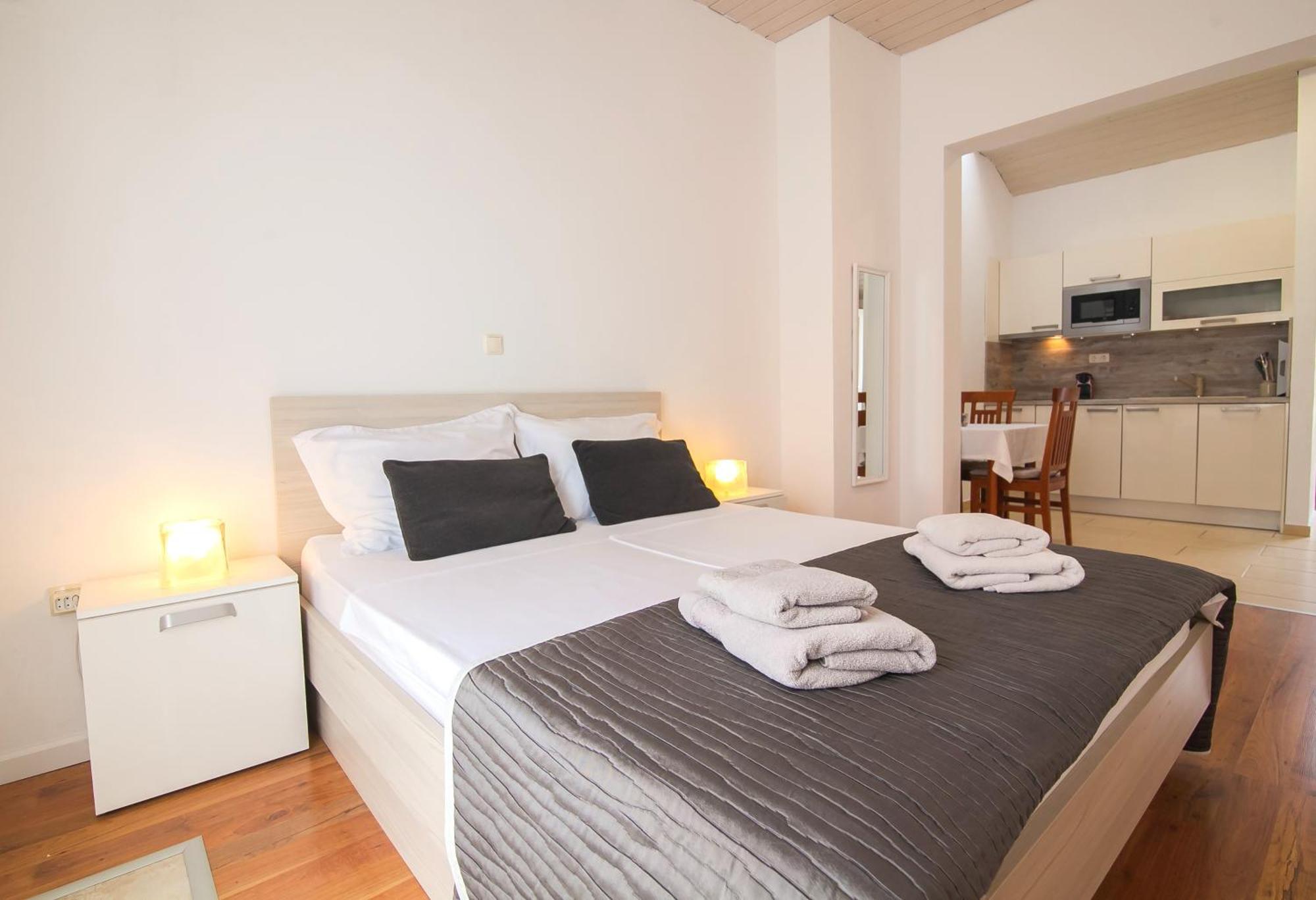 Helvetia Sunny Apartments Bol Exterior foto