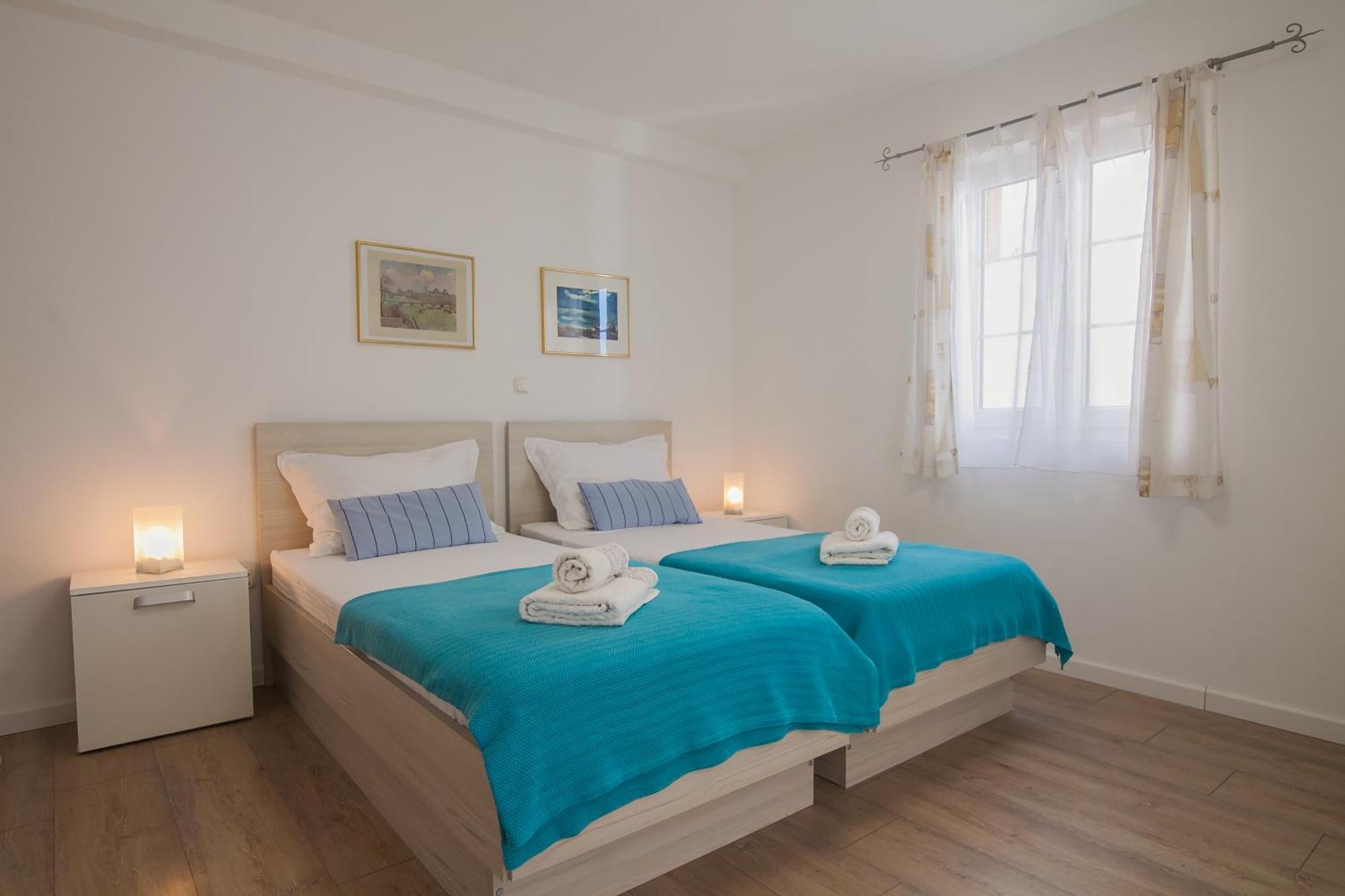 Helvetia Sunny Apartments Bol Exterior foto