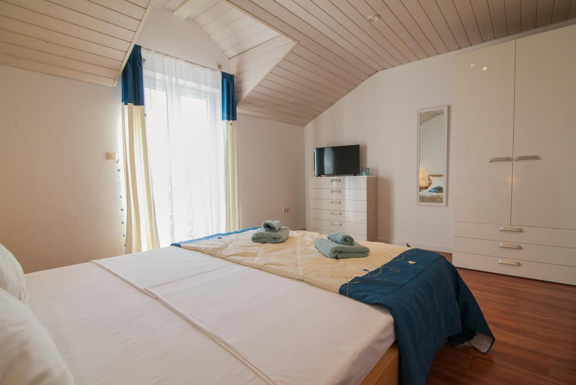 Helvetia Sunny Apartments Bol Exterior foto